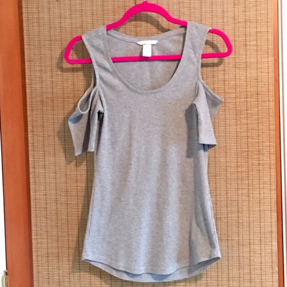 H&M Tops - H&M Gray Cold Shoulder Ribbed Tee